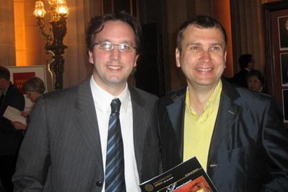 Дмитрий Самитов и представитель дирекции "Сан-Франциско Опера" Мэтью Шилвок (Сан-францисская Опера, 2008)