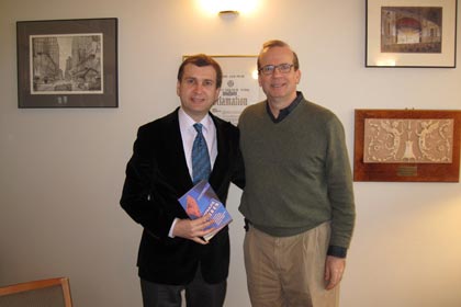 Дмитрий Самитов и Дэвид Гроу, директор Manhattan Theatre Club (Нью-Йорк, 2009)