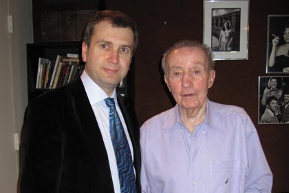 Дмитрий Самитов и Теодор Манн, основатель и художественый руководитель театра "Круг в Квадрате" (Нью-Йорк, 2009)